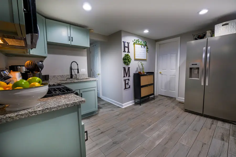 906 Grove Street, Aurora, IL 60505 - #3