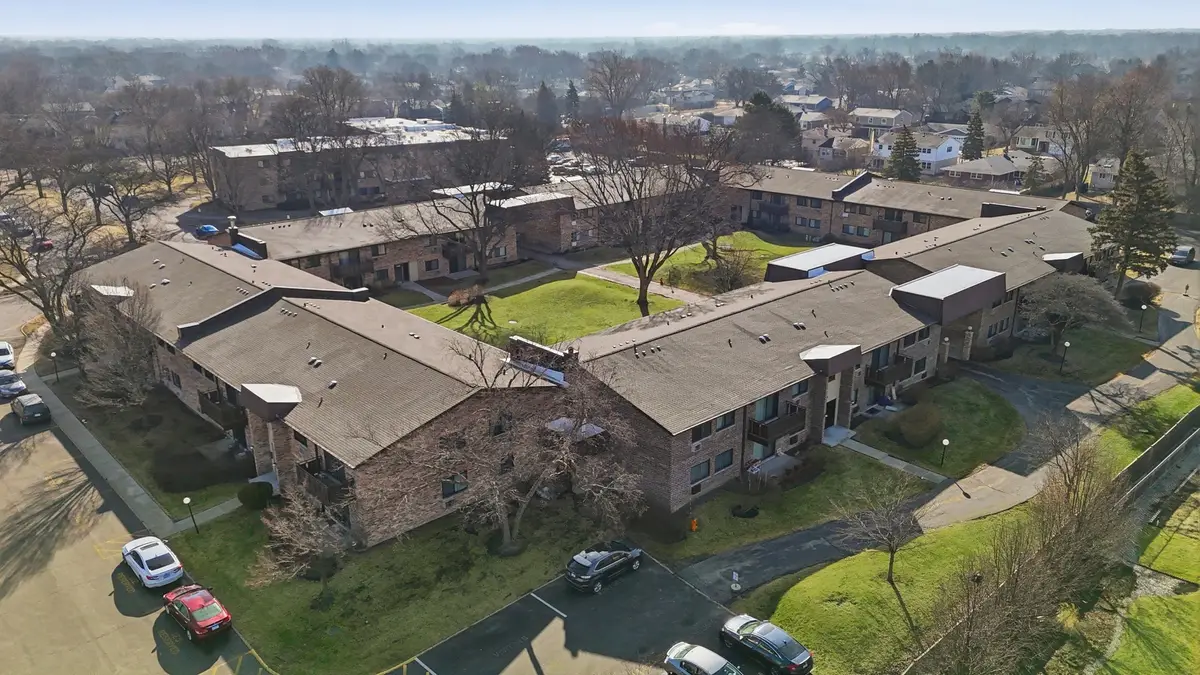 2620 N Windsor Drive #204, Arlington Heights, IL 60004 - #1