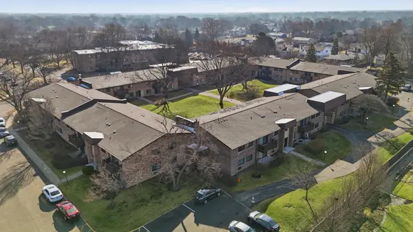 2620 N Windsor Drive #204, Arlington Heights, IL 60004