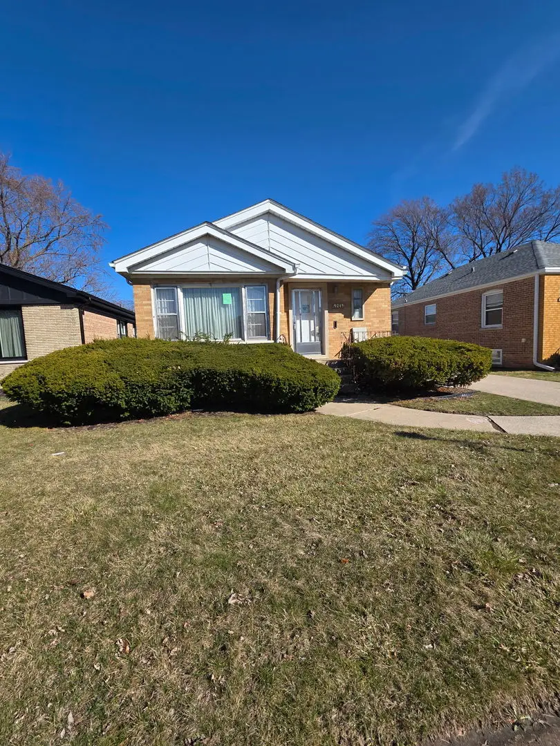 9243 S Francisco Avenue, Evergreen Park, IL 60805 - #1