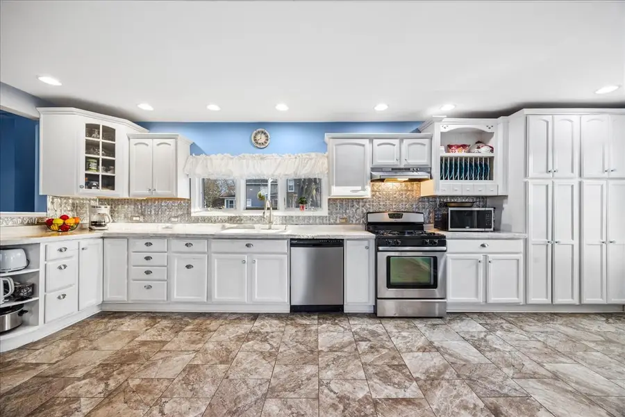 121 S Walkup Avenue, Crystal Lake, IL 60014 - #2