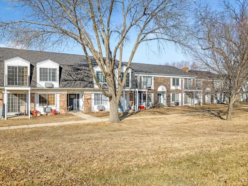 706 Kiwanis Drive #4, Freeport, IL 61032 - #1