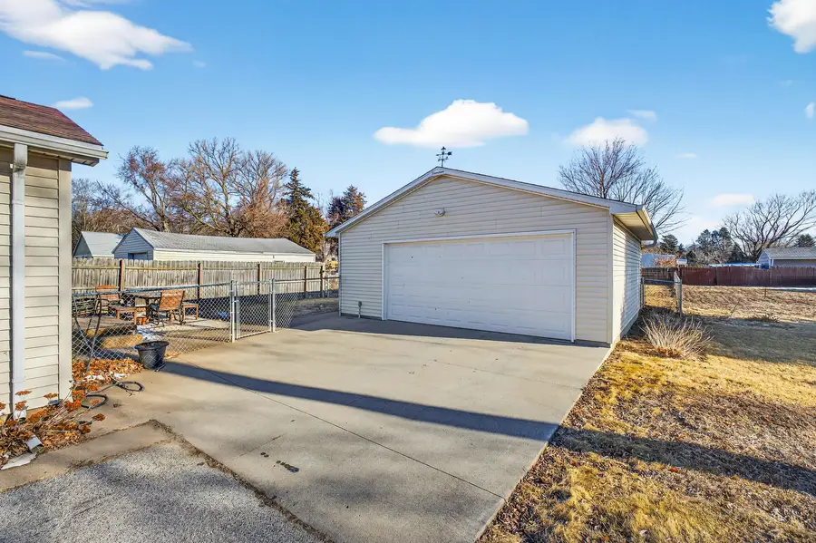 3285 Moencks Road, Bettendorf, IA 52722 - #2