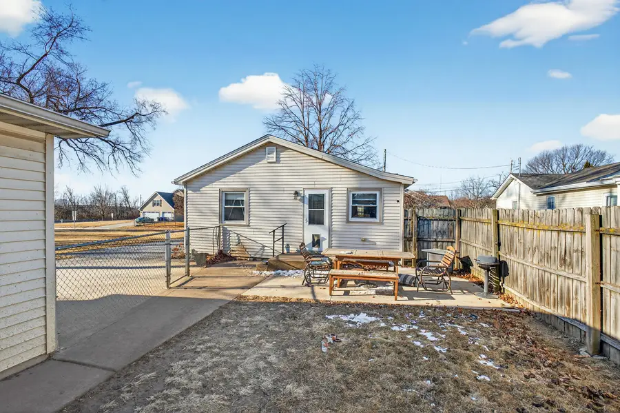 3285 Moencks Road, Bettendorf, IA 52722 - #3