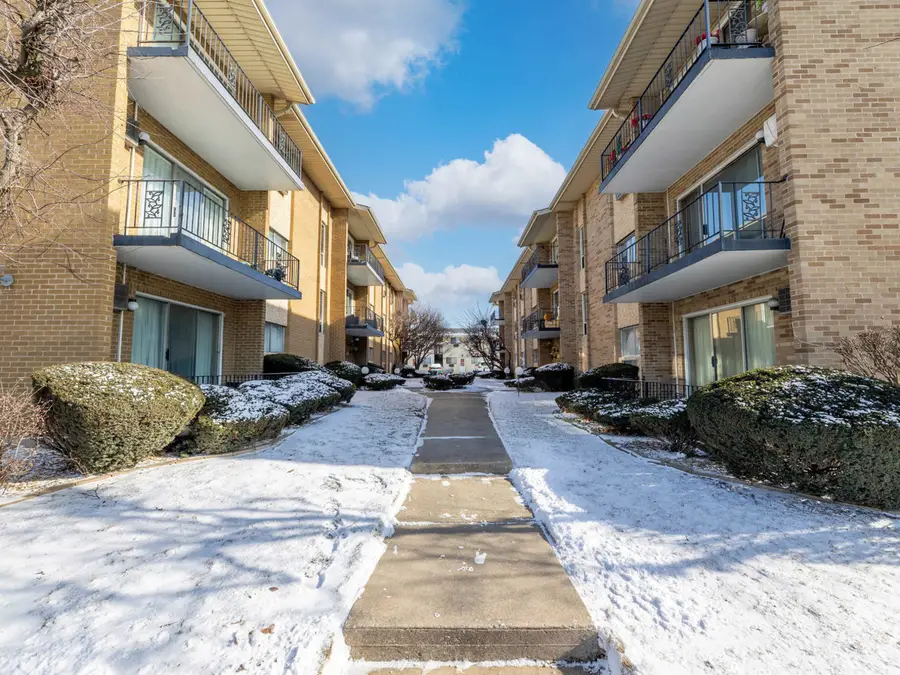 10117 S Cicero Avenue #206, Oak Lawn, IL 60453 - #2