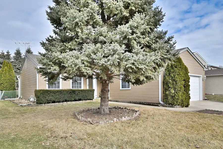 714 N Lakeside Drive, Vernon Hills, IL 60061 - #3