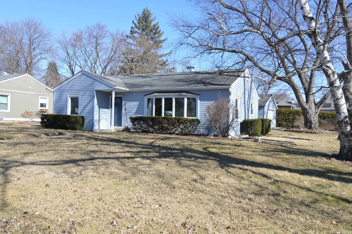 104 N Pleasant Road, Lake Zurich, IL 60047 - #1