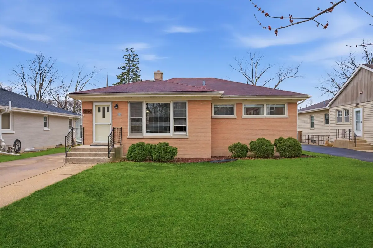 906 S Kirk Avenue, Elmhurst, IL 60126 - #1