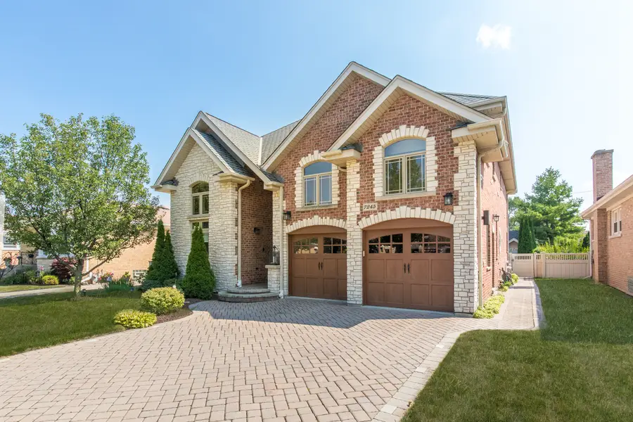 7245 W Lee Street, Niles, IL 60714 - #2