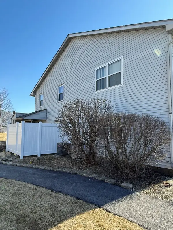 2334 Carnation Drive #320B, Crest Hill, IL 60403