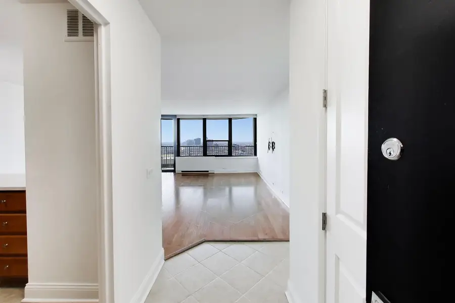 1560 N Sandburg Terrace #2411J, Chicago, IL 60610 - #2