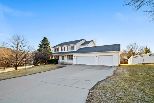 4700 Heatherstone Road, Bettendorf, IA 52722