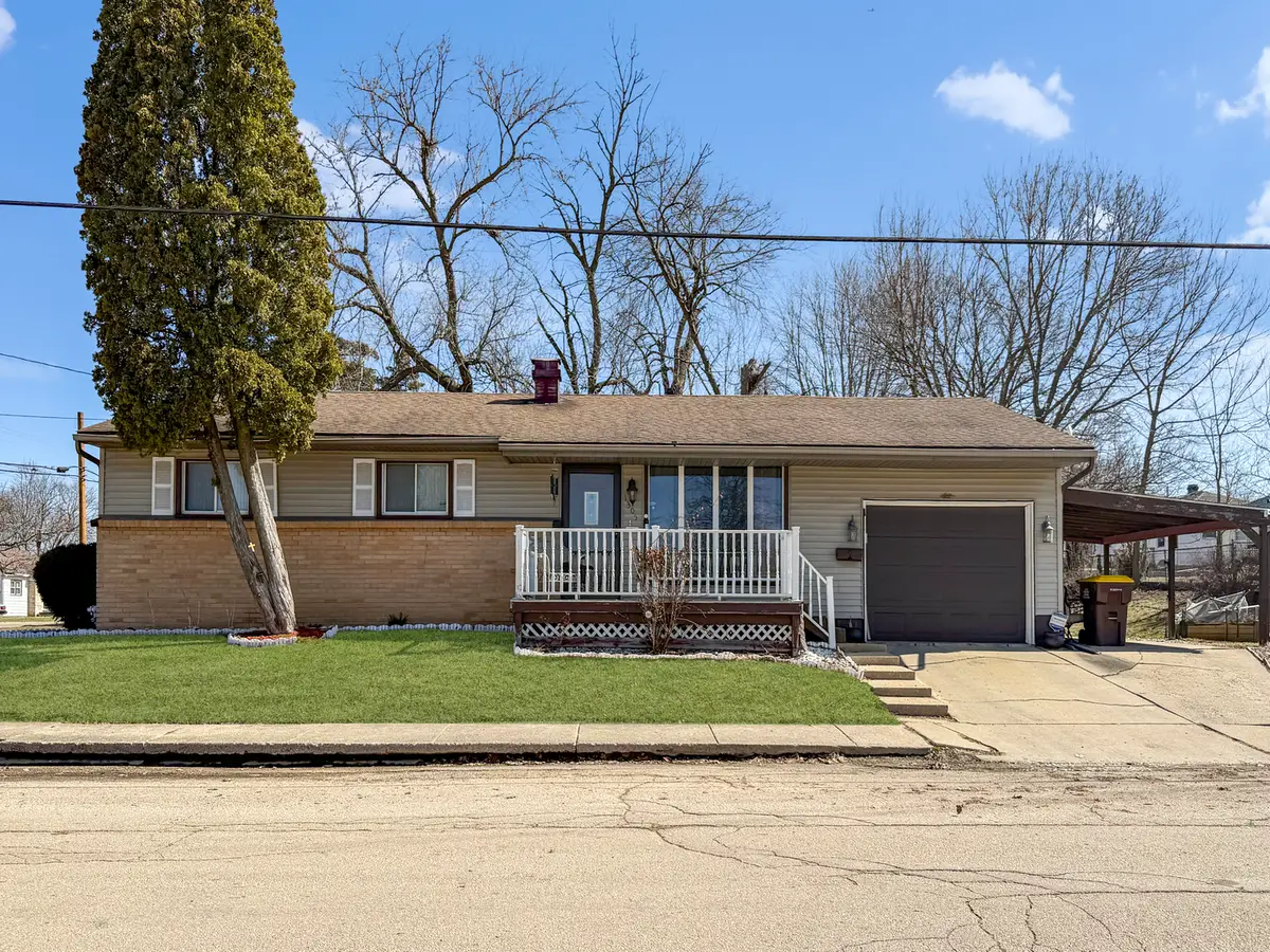 1305 S Prairie Avenue, Freeport, IL 61032 - #1