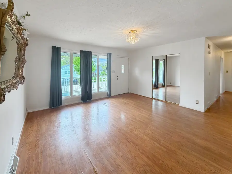 1305 S Prairie Avenue, Freeport, IL 61032 - #3