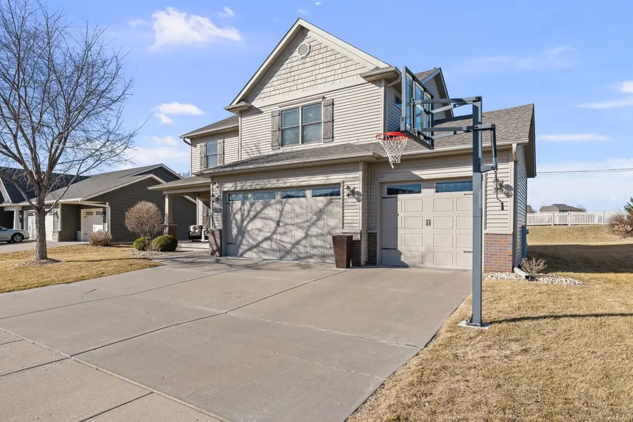 3858 Deckard Drive, Bettendorf, IA 52722 - #2