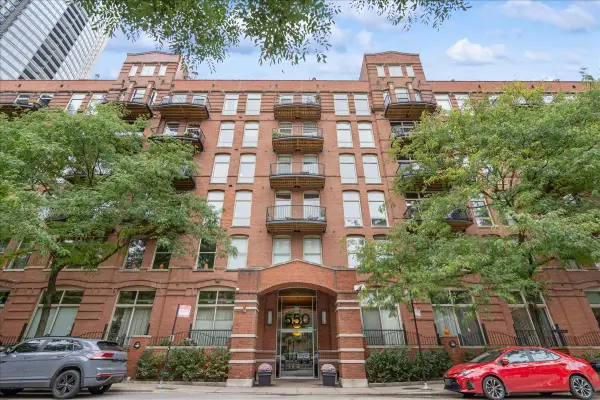 550 N Kingsbury Street #106, Chicago, IL 60654
