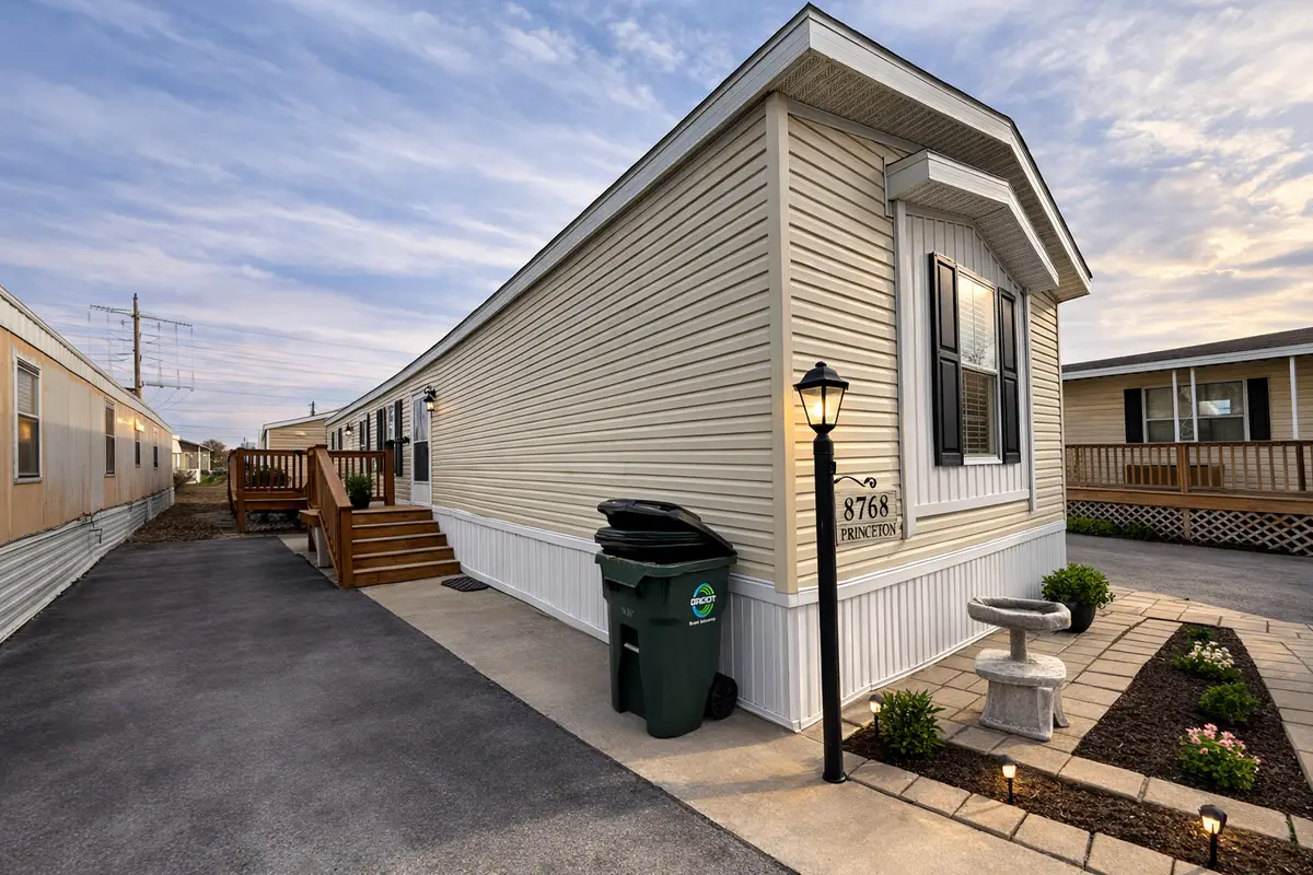 8766 Pelican Drive, Hodgkins, IL 60525 - #1