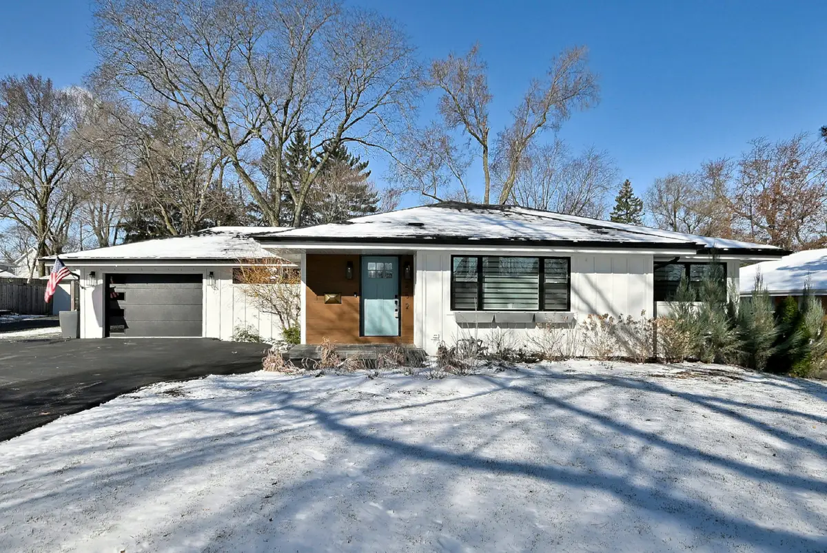 252 Ann Street, Clarendon Hills, IL 60514 - #1