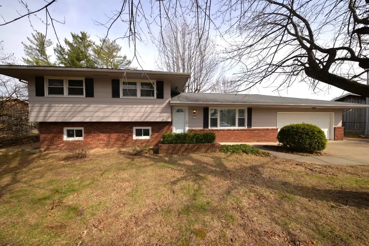 412 N 42nd Street, Mount Vernon, IL 62864 - #1