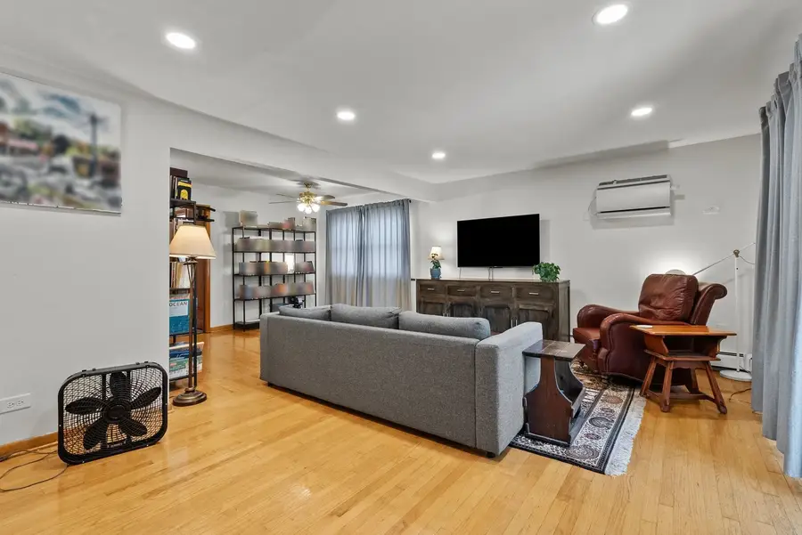 6610 N Northwest Highway, Chicago, IL 60631 - #2