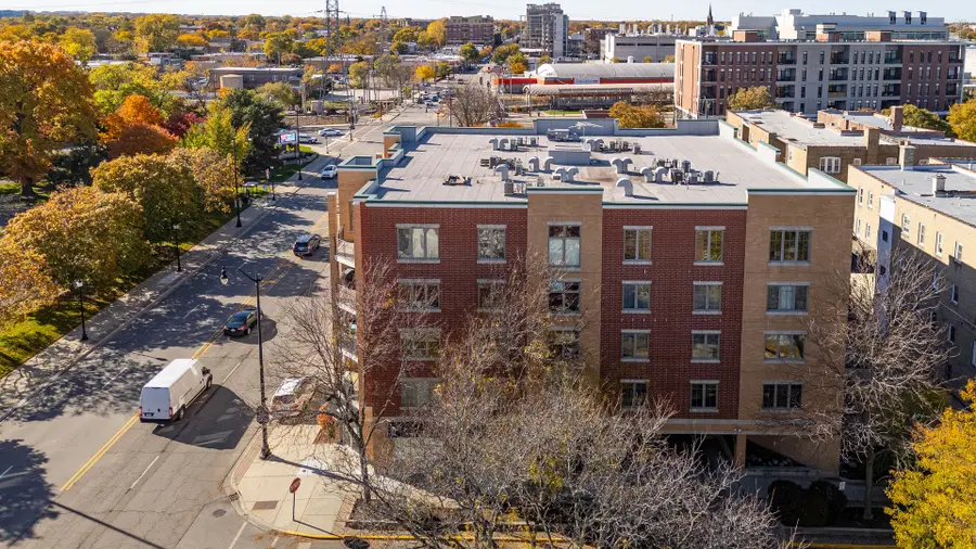 8000 Kilpatrick Avenue #2B, Skokie, IL 60076 - #3