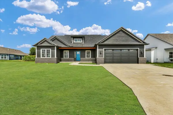 2834 Stone Creek Boulevard, Urbana, IL 61802