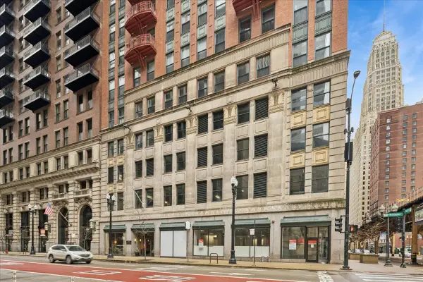 208 W Washington Street #2007, Chicago, IL 60606