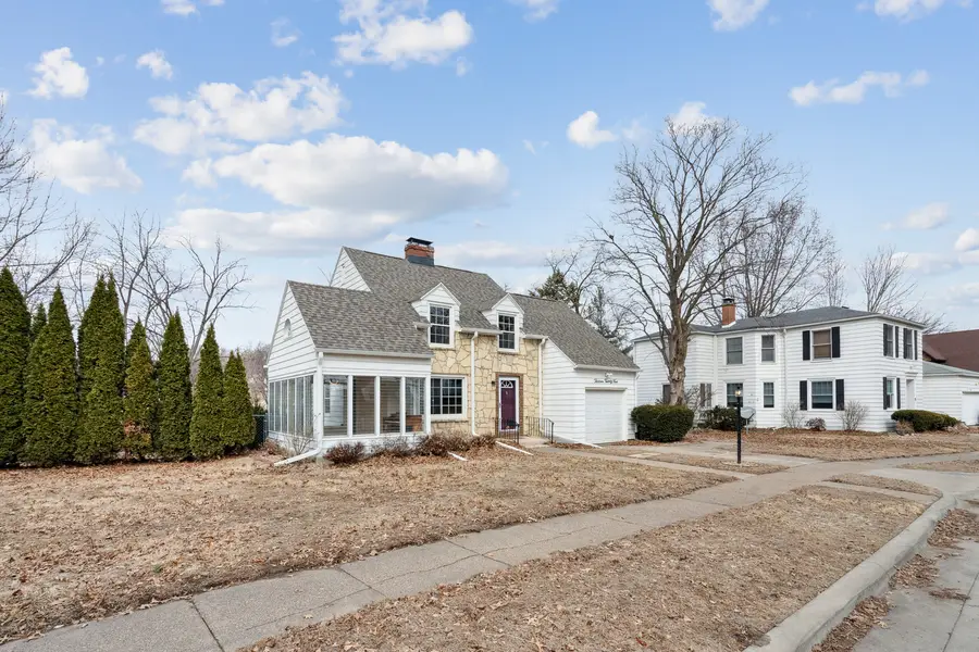 1324 Caroline Avenue, Clinton, IA 52732 - #2