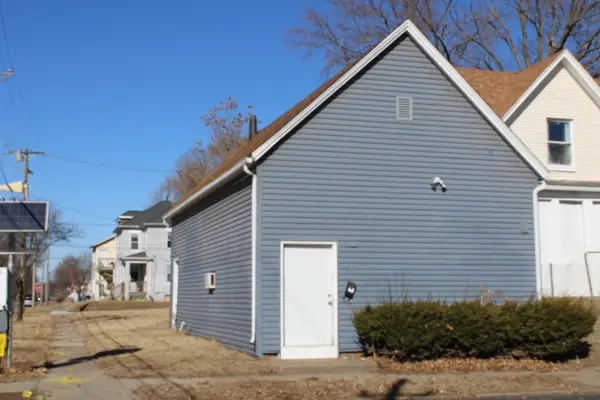 830 W 14th Street, Davenport, IA 52804