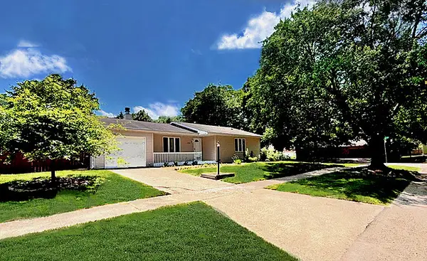 2707 Worcester Drive, Champaign, IL 61821