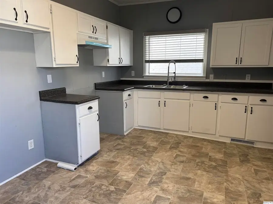 605 Adams, Quincy, IL 62301 - #2