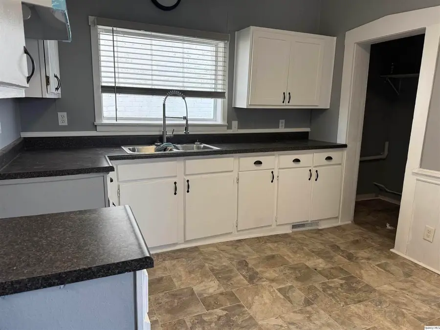605 Adams, Quincy, IL 62301 - #3