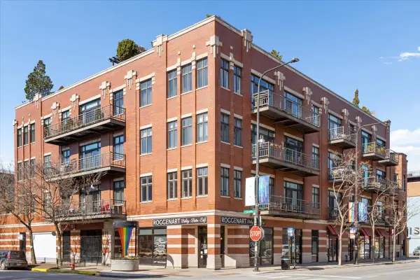 800 W Cornelia Avenue #407, Chicago, IL 60657