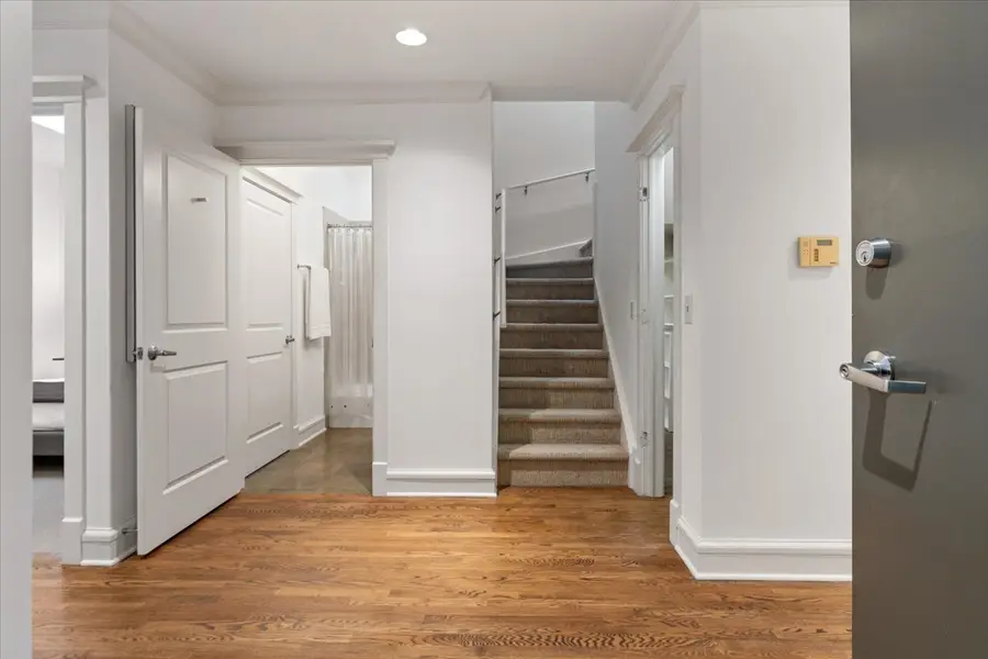 800 W Cornelia Avenue #407, Chicago, IL 60657 - #2