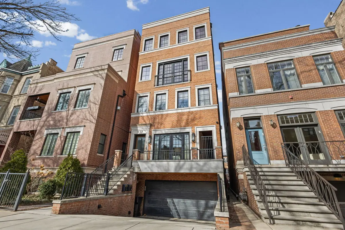 658 W Melrose Street #1, Chicago, IL 60657 - #1