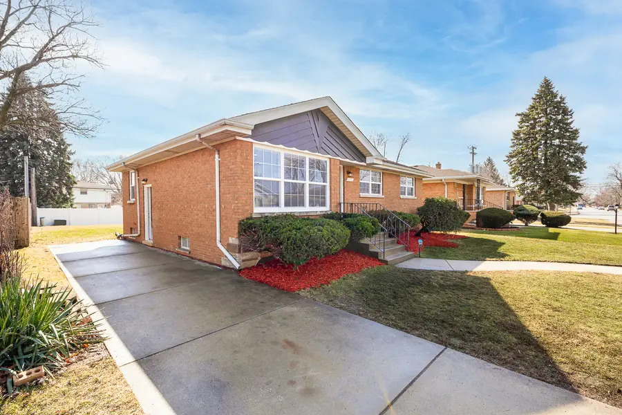 823 E 163rd Street, South Holland, IL 60473 - #3