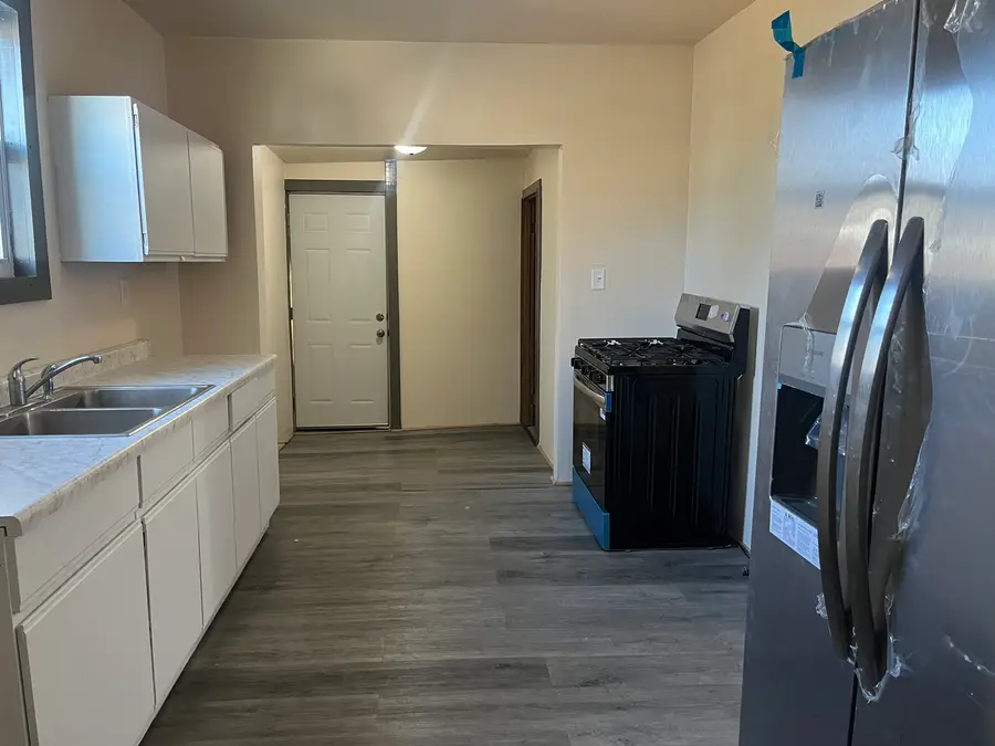 1027 S Chicago Avenue, Freeport, IL 61032 - #3