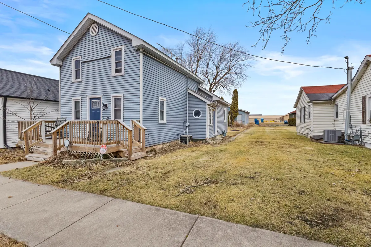 207 E Taylor Street, Grant Park, IL 60940 - #1