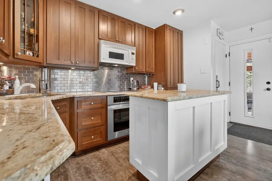 8632 New England Avenue, Burbank, IL 60459 - #3