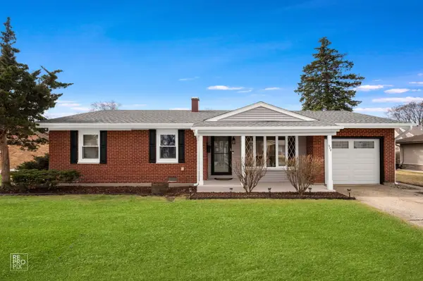 678 Middlebury Lane, Elk Grove Village, IL 60007