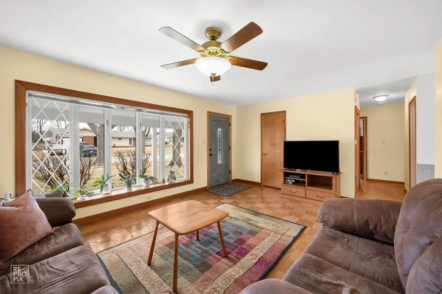 678 Middlebury Lane, Elk Grove Village, IL 60007 - #3