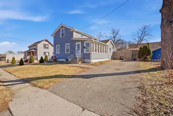 110 N Seminary Avenue, Woodstock, IL 60098