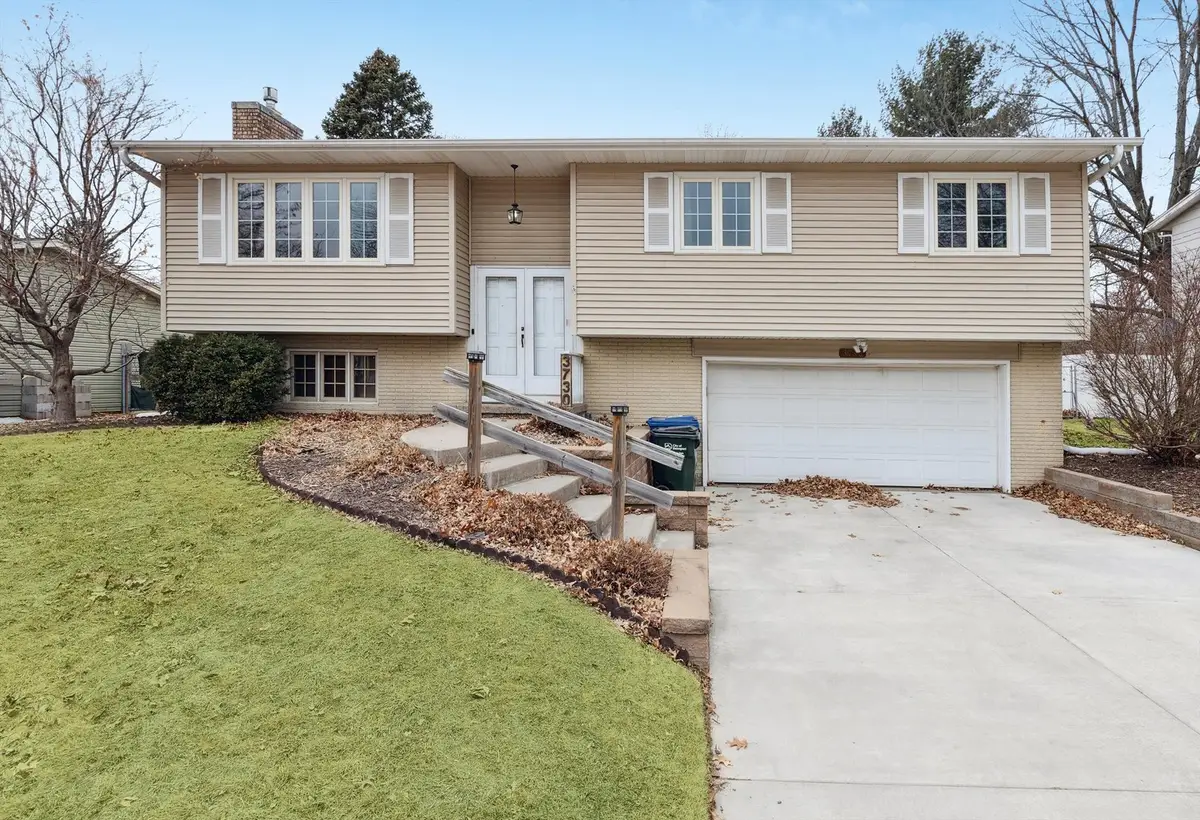 3730 Kenwood Avenue, Davenport, IA 52807 - #1