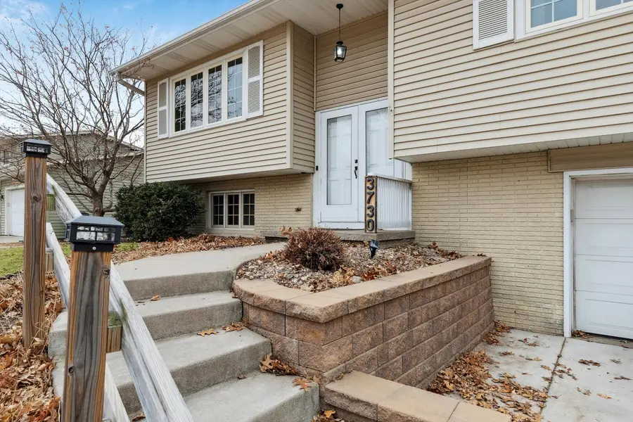 3730 Kenwood Avenue, Davenport, IA 52807 - #3