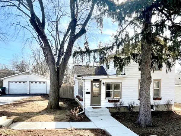 634 E 5th Avenue, Naperville, IL 60563