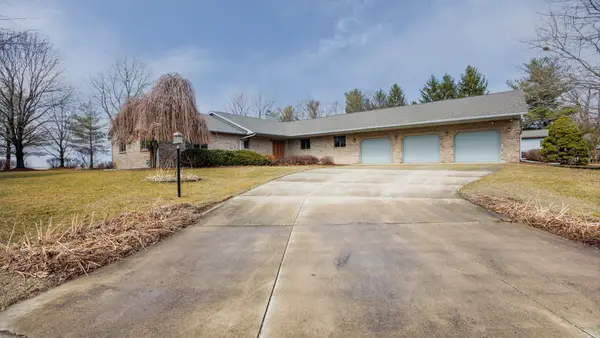 6 Pepper Wood Court, Towanda, IL 61776