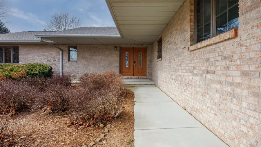 6 Pepper Wood Court, Towanda, IL 61776 - #2