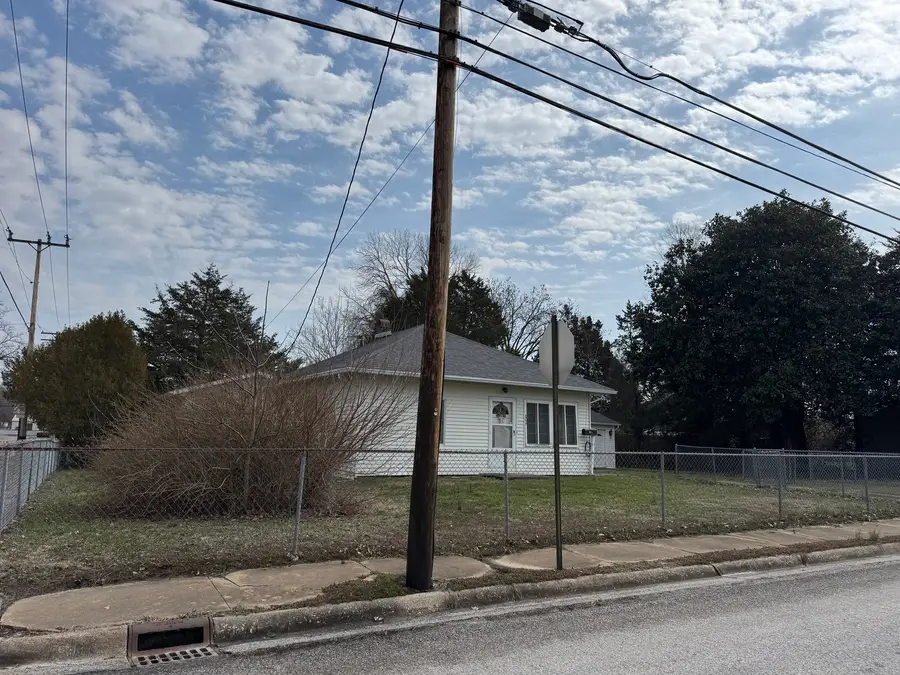 806 N Maple Street N, Benton, IL 62812 - #2