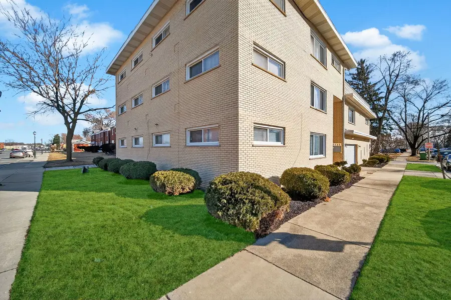 8701 S Sacramento Avenue #2SE, Evergreen Park, IL 60805 - #2