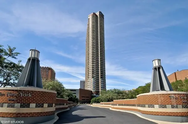 3660 N Lake Shore Drive #3303, Chicago, IL 60613